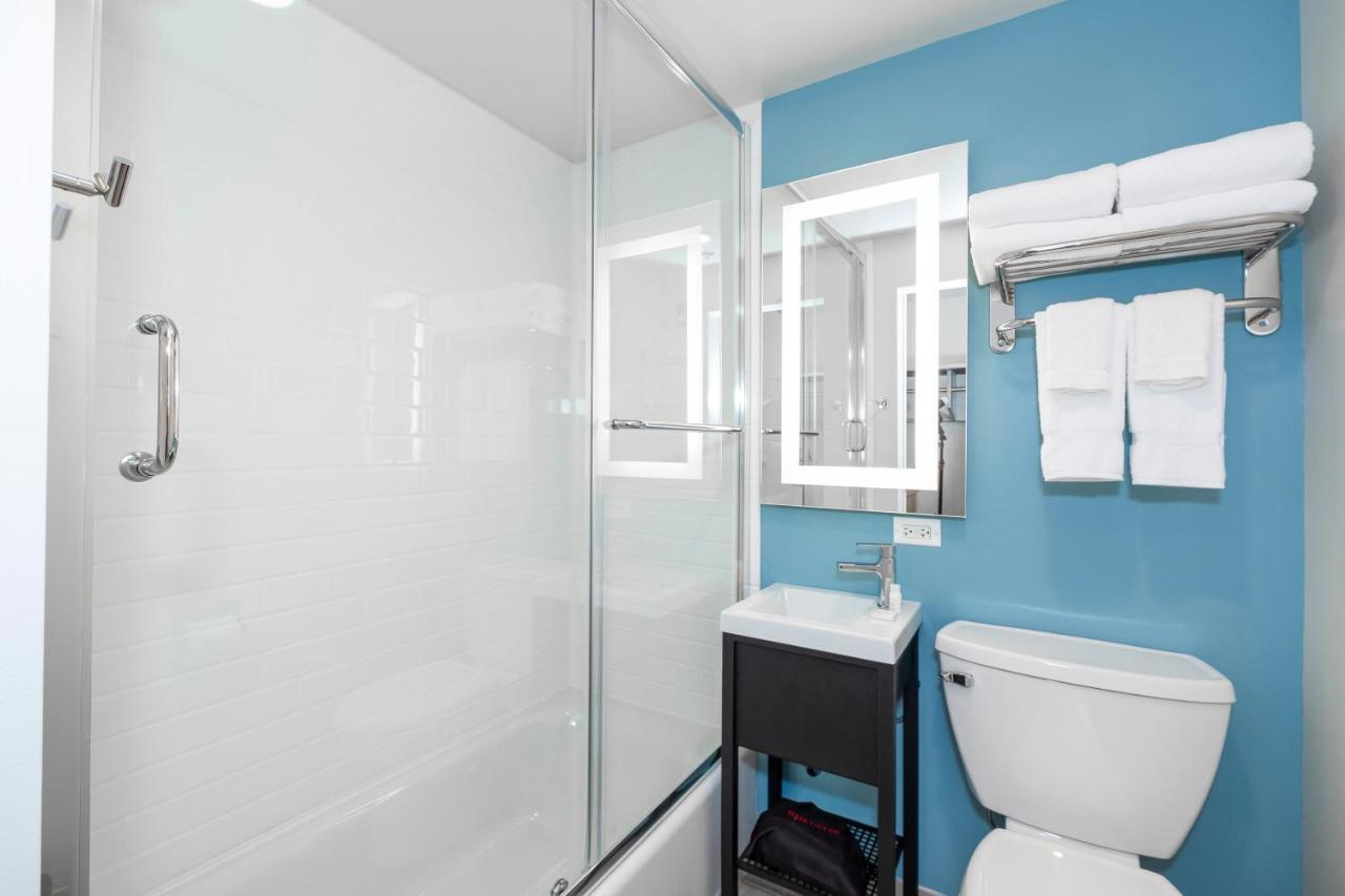 Quarto Duplo com 2 Camas de Casal