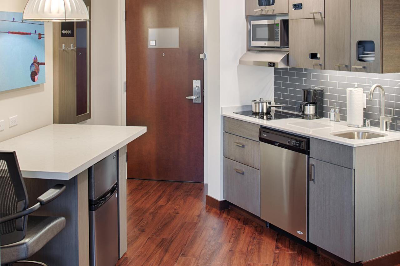 King Studio Suite Kitchen