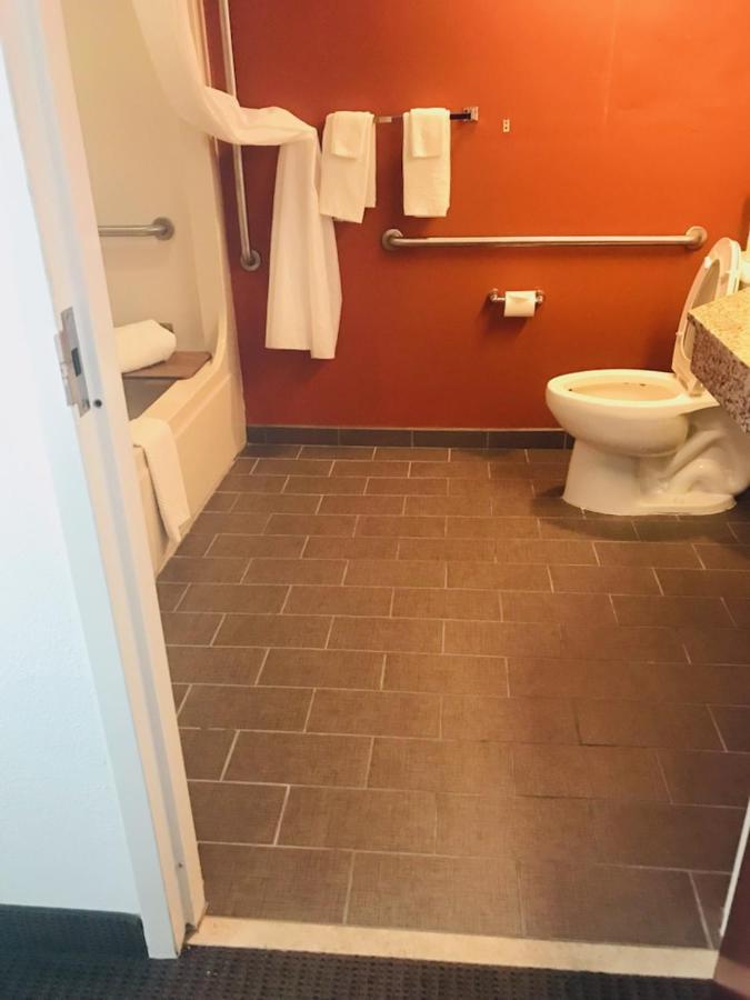 Queen Room Accessible or Nonsmoking