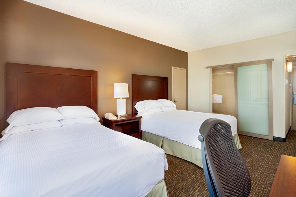 King Room with Roll-In Shower - Mobility Access/Non-Smoking,799273773:JPEG