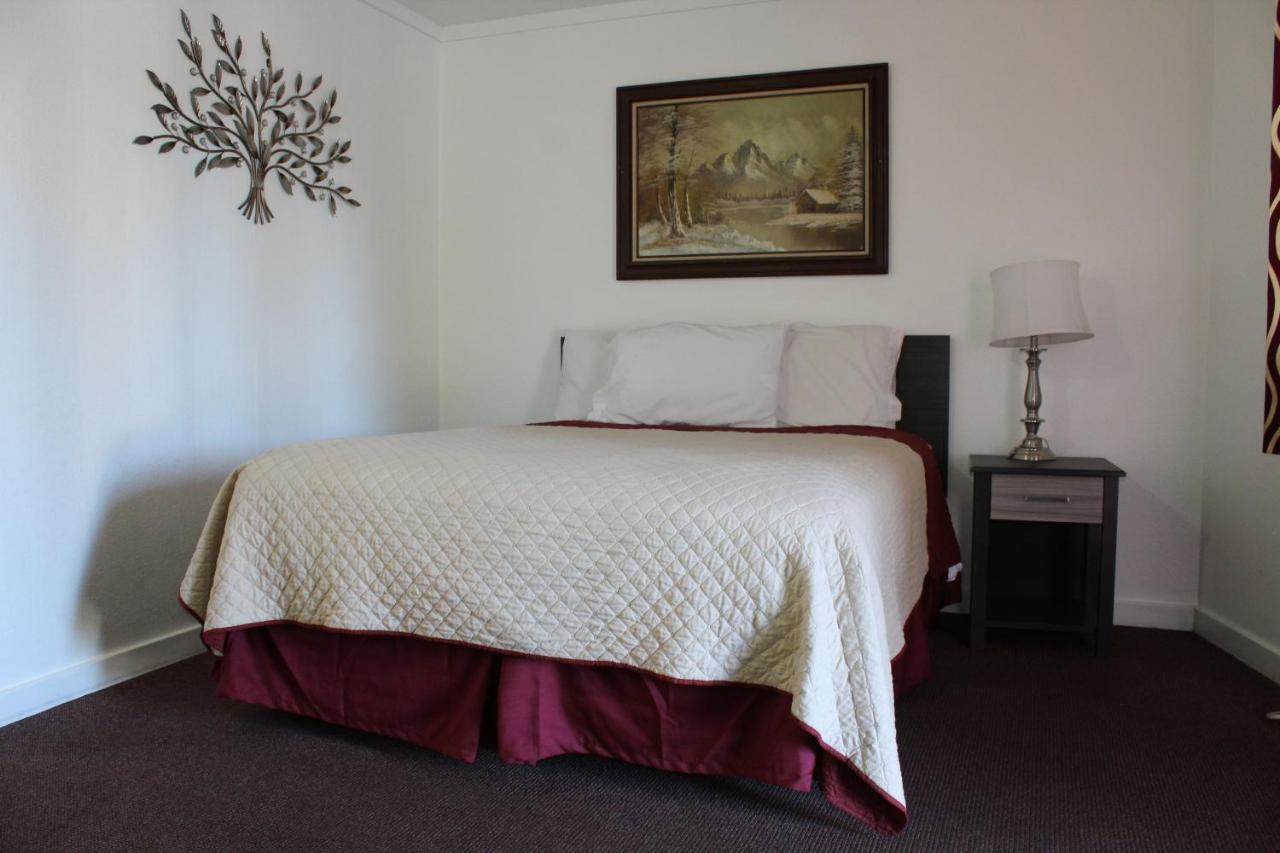 Habitación con cama grande
