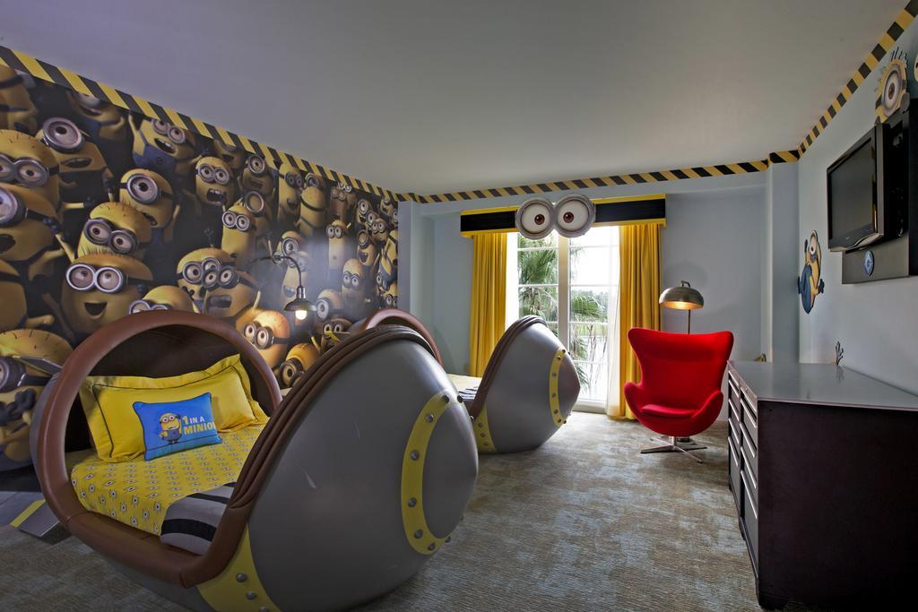 Despicable Me Kids Suite Includes ^ Universal Express Unlimited,1435415614:JPEG