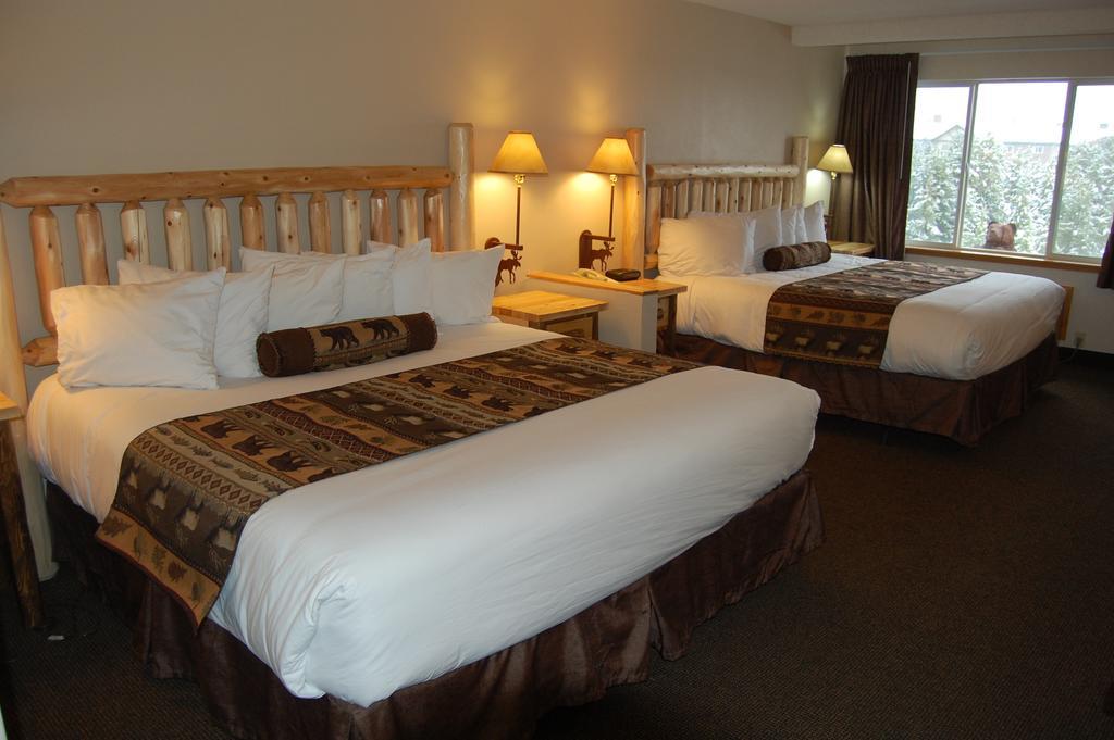 King Room Two King Beds,378871474:JPEG