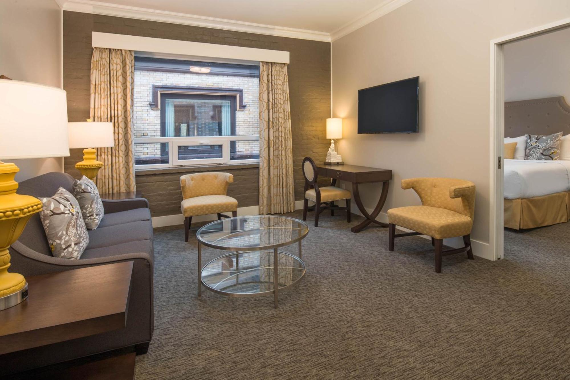 Master Suite King Executive Suite,1773706005:JPEG