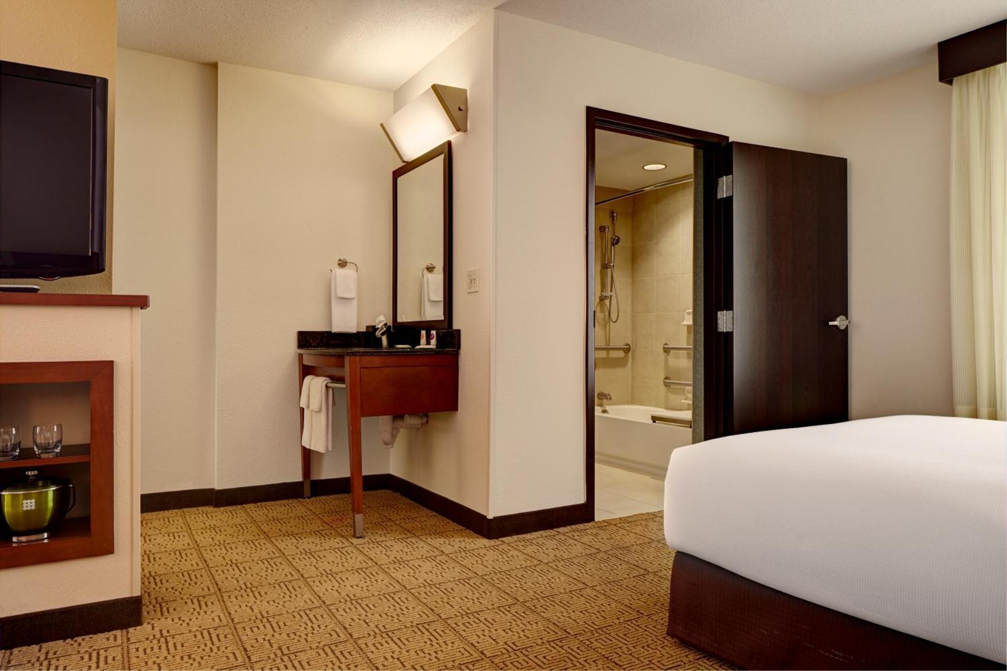 Queen Room Two Queen Beds Roll Shower Disability Access