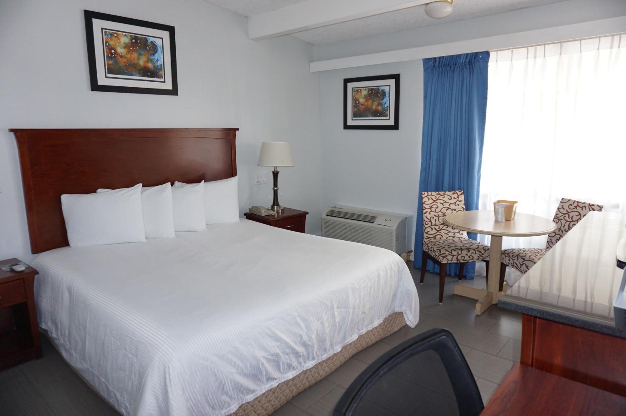 Zimmer mit Kingsize-Bett