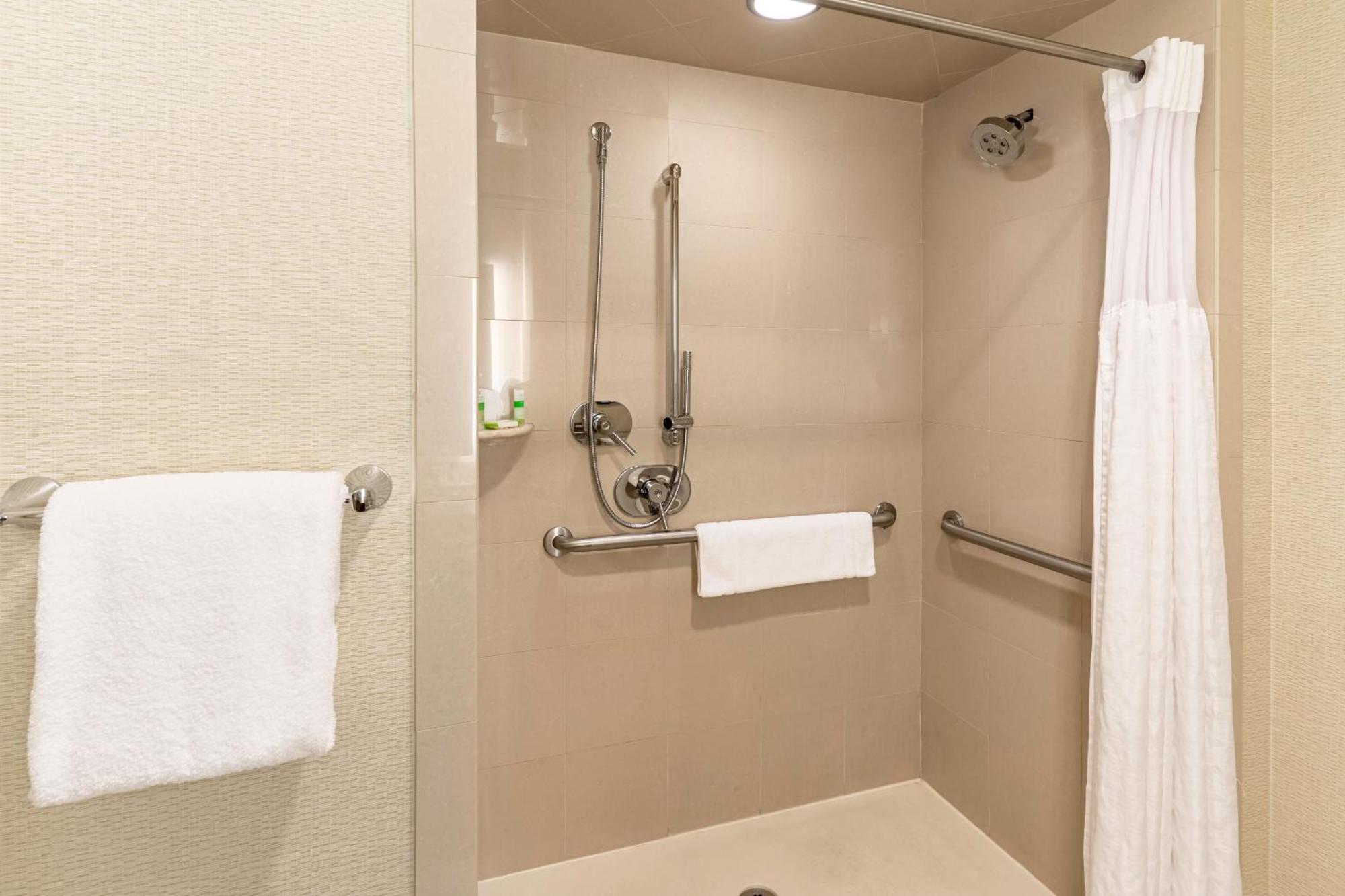 Habitación con cama extragrande - Adaptada para personas de movilidad reducida