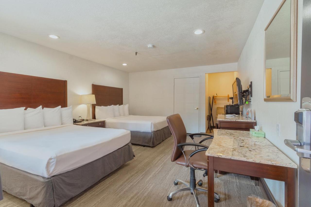 Standard Queen Room Two Queen Beds