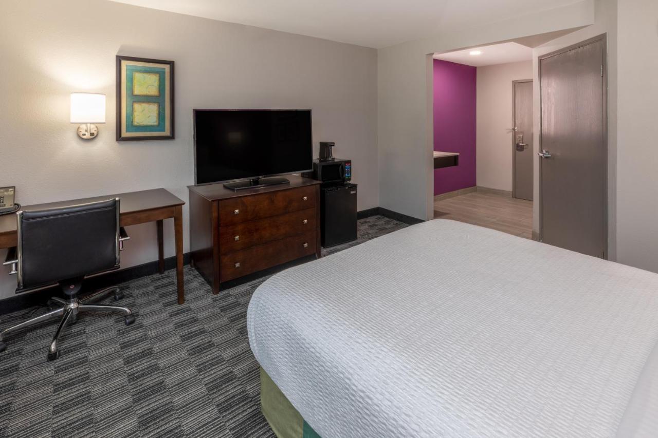 Double Room with Full Bed - Mobility and Hearing Impaired Accessible/Non-Smoking