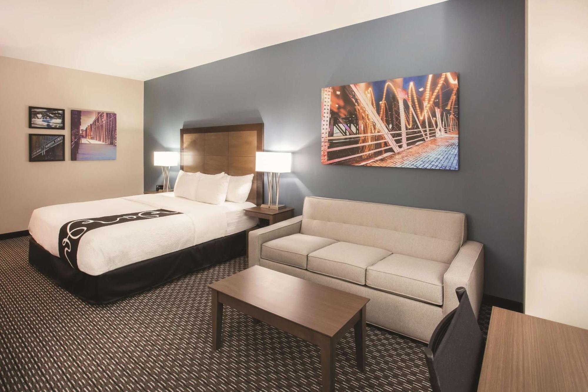 Habitación más amplia, con cama extragrande y sofá cama - No fumadores