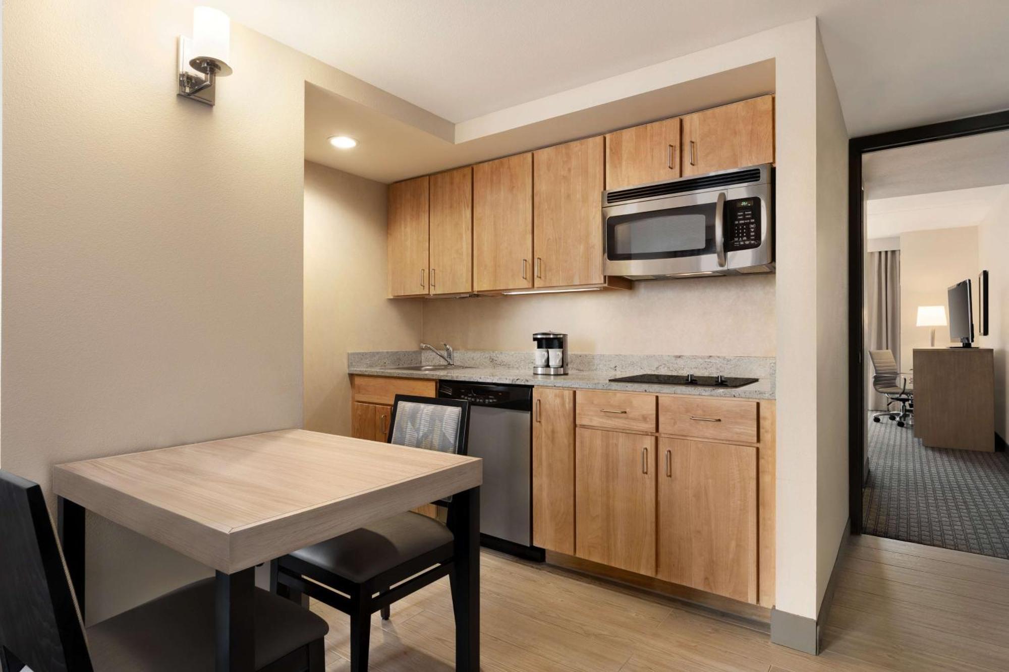 Premium One-Bedroom King Suite - Non-Smoking,1434362020:JPEG