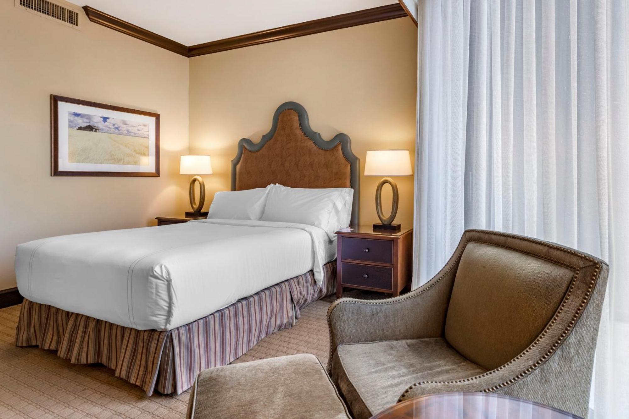 Traditional Room 1 Queen Bed