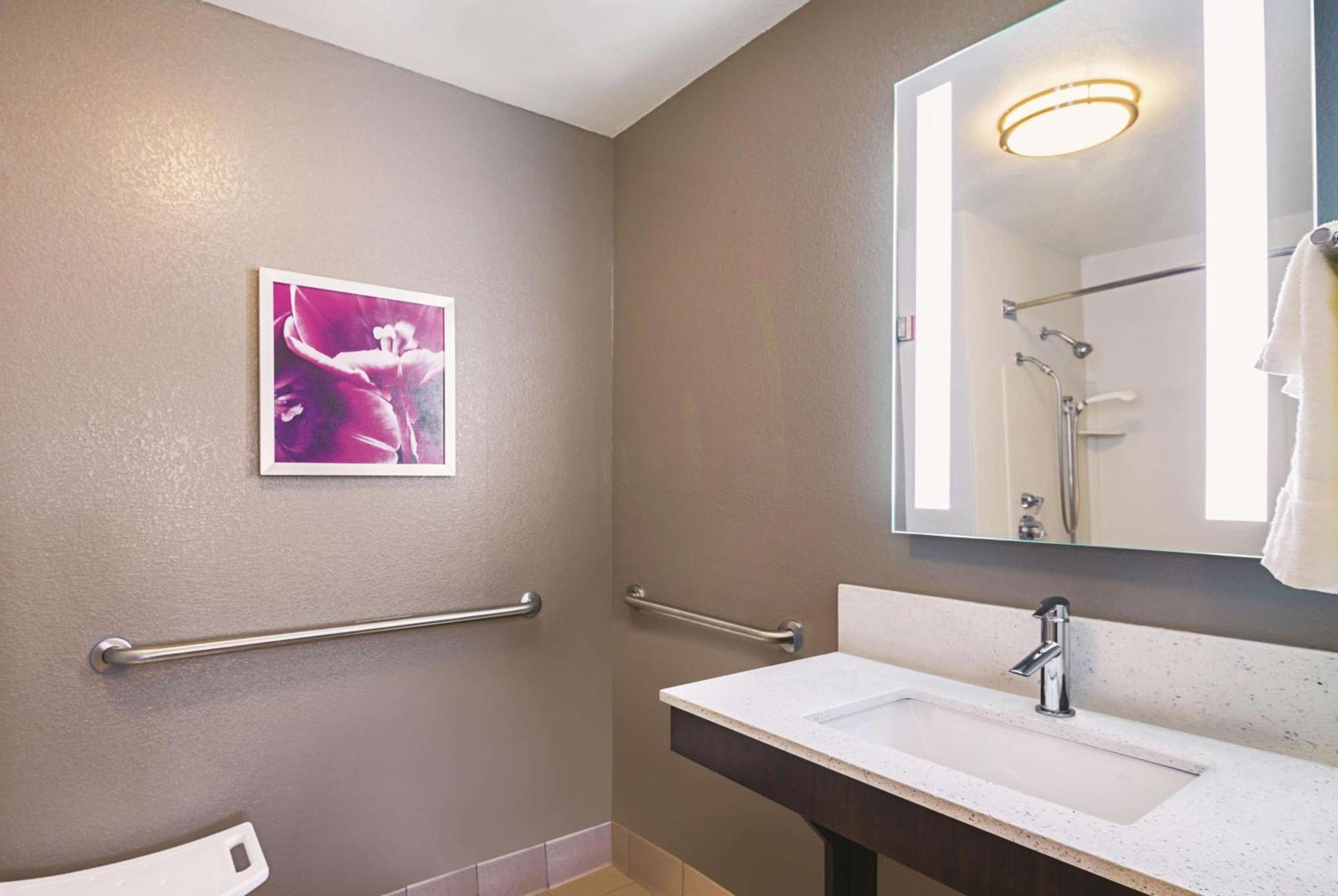 Habitación Doble con bañera - 2 camas dobles - Adaptada para personas con movilidad reducida - No fumadores