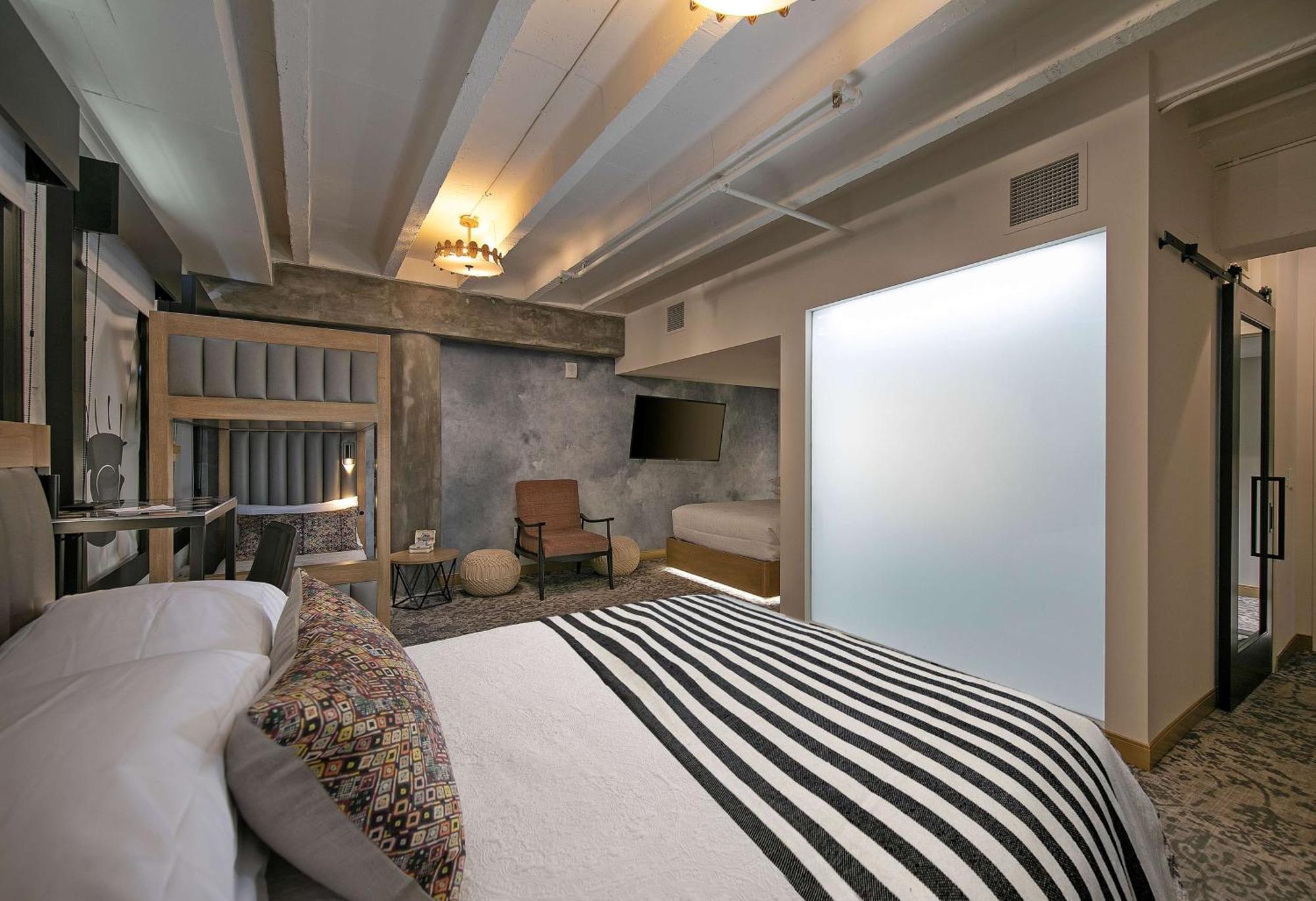 Studio with Two Queen and Two Bunk Beds,1435047202:JPEG