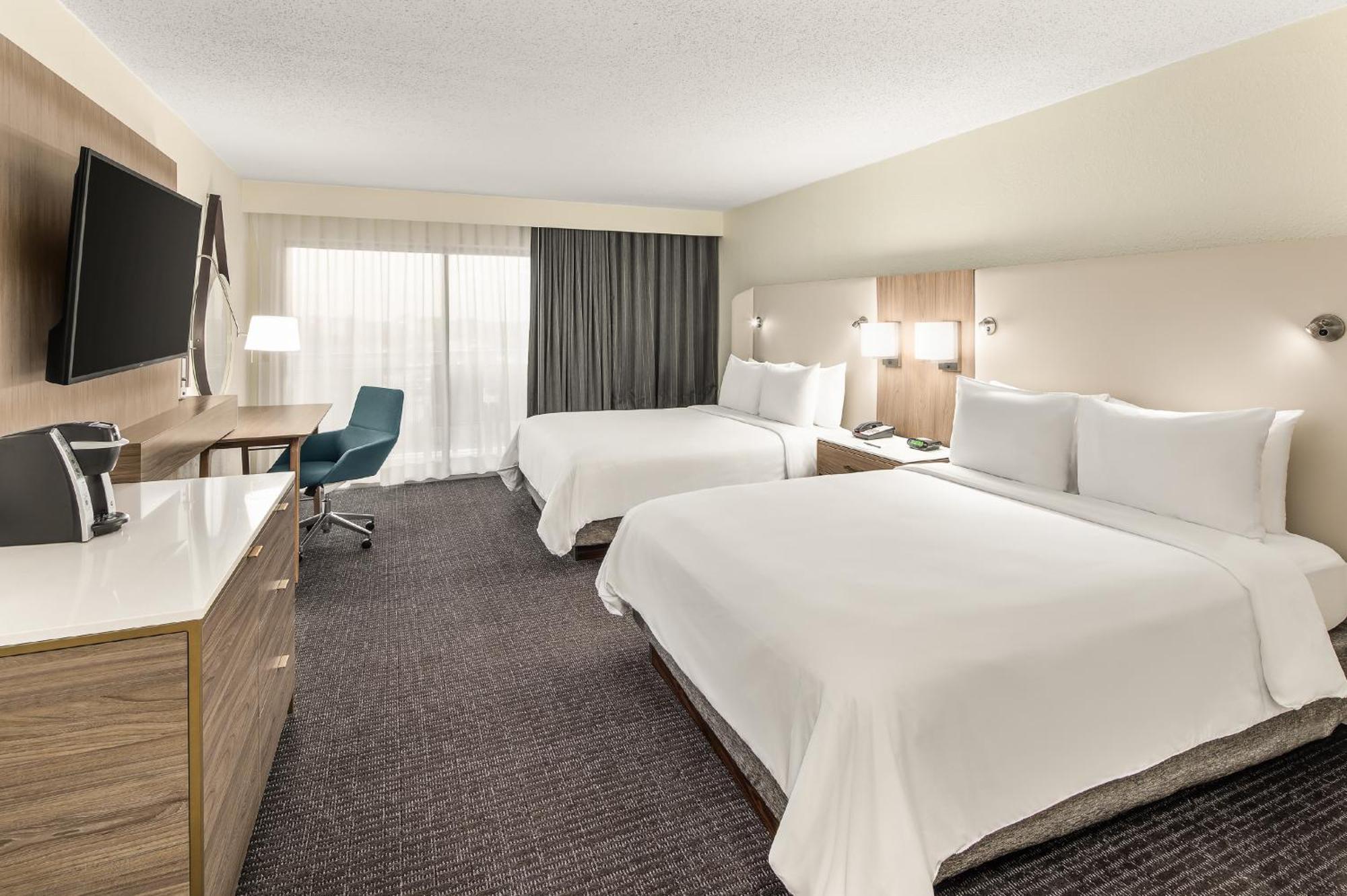 Standard Queen Room with Two Queen Beds and Balcony/Tub - Mobility Accessible,1276552012:JPEG