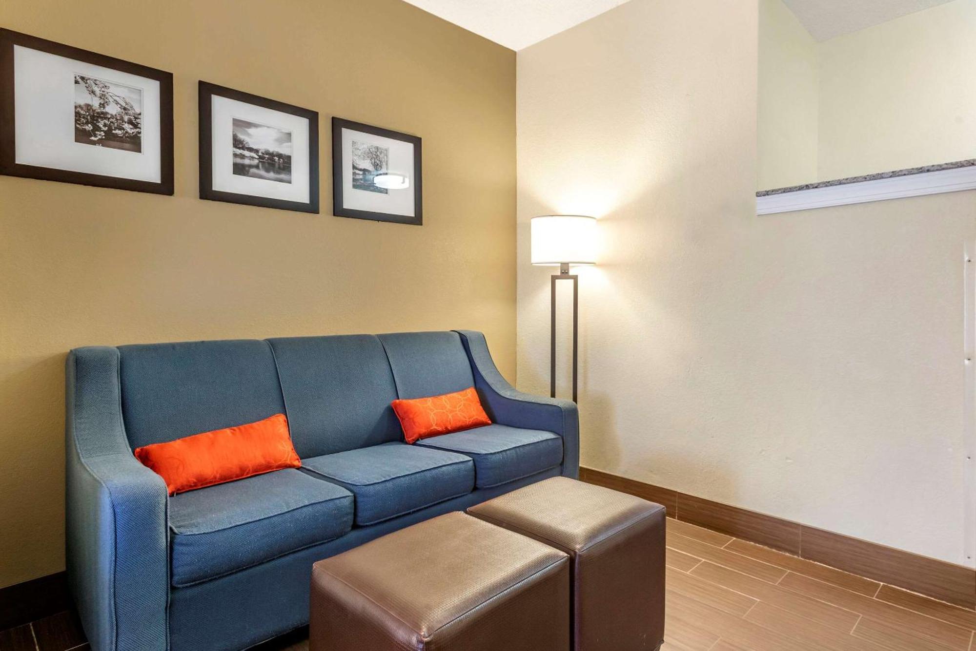 King Suite Accessible or Non-Smoking