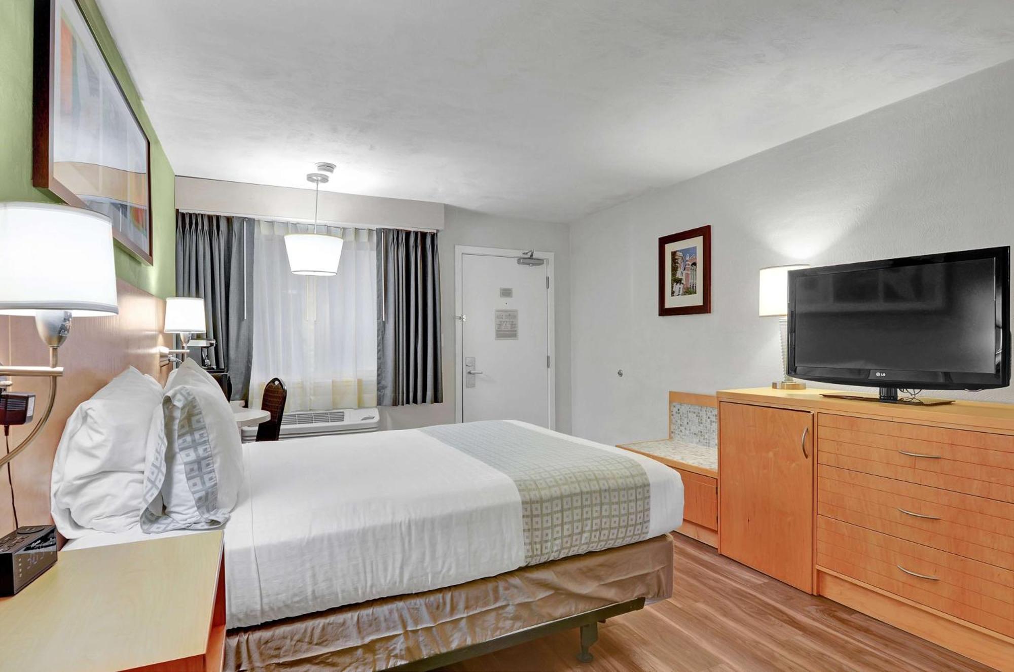 Habitación con ducha accesible en silla de ruedas - Cama grande - Adaptada para personas con movilidad reducida - No fumadores