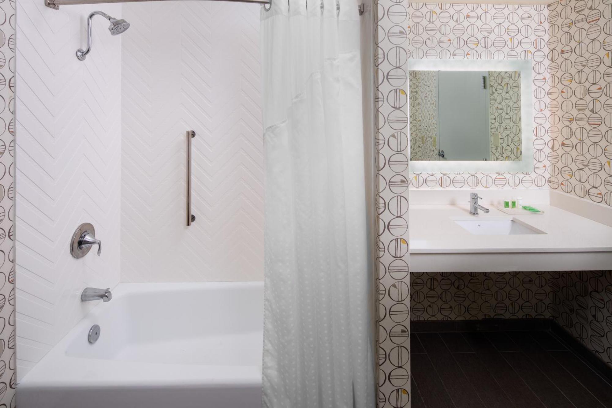 Queen Room Two Queen Beds Mobility Access Tub or Non-Smoking