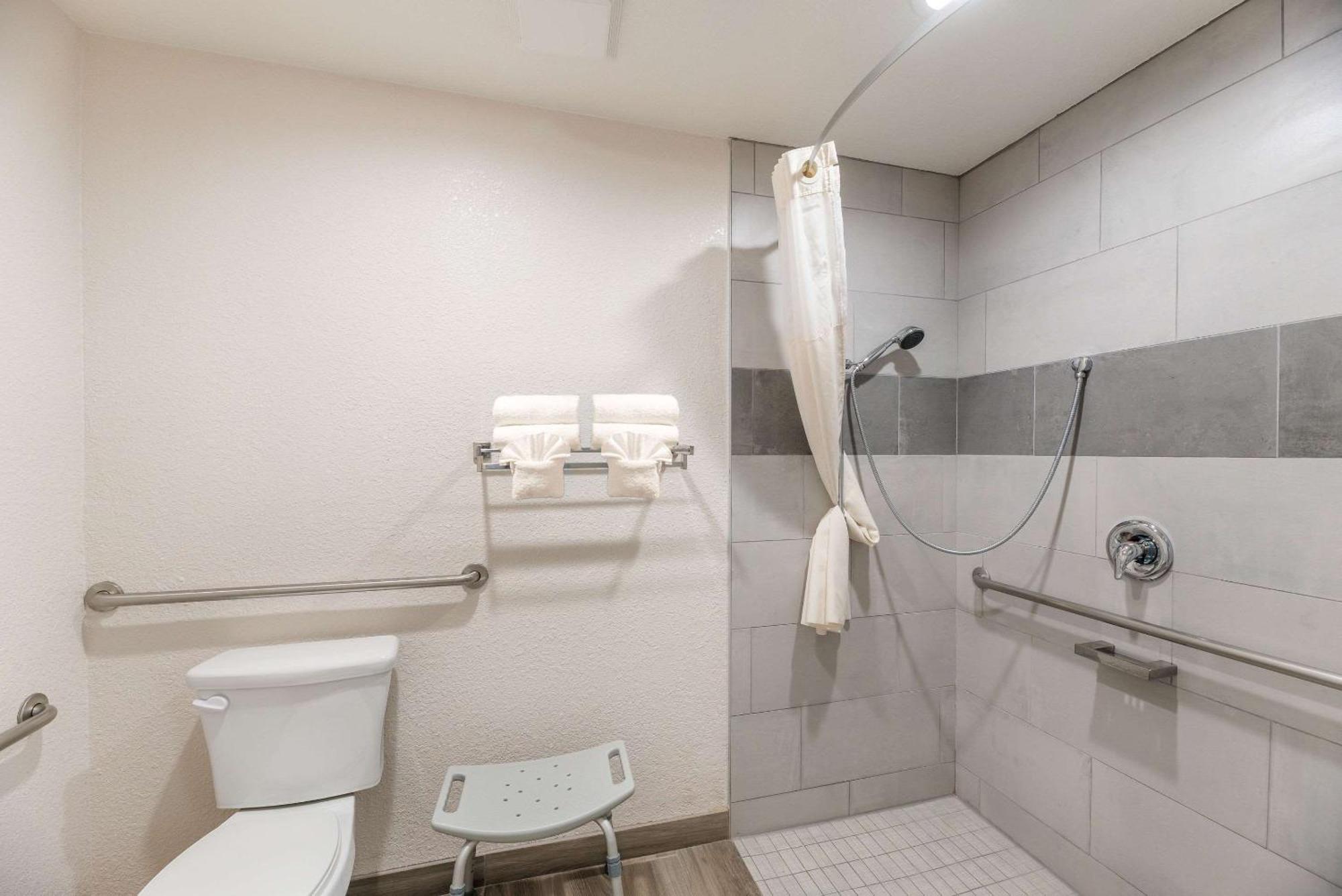 King Room - Accessible/Non-Smoking,1281344779:JPEG