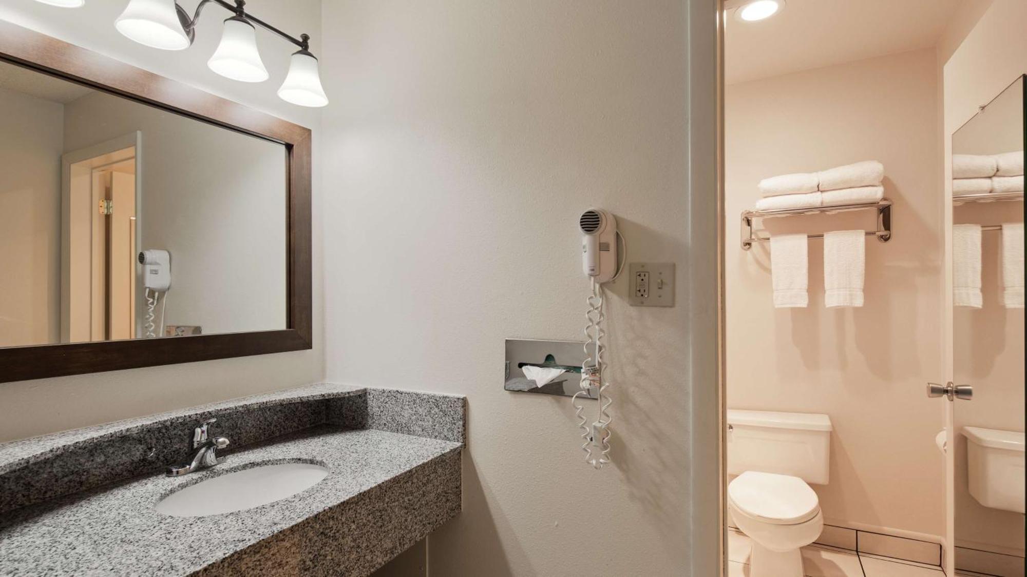 Queen Room,1281938290:JPEG