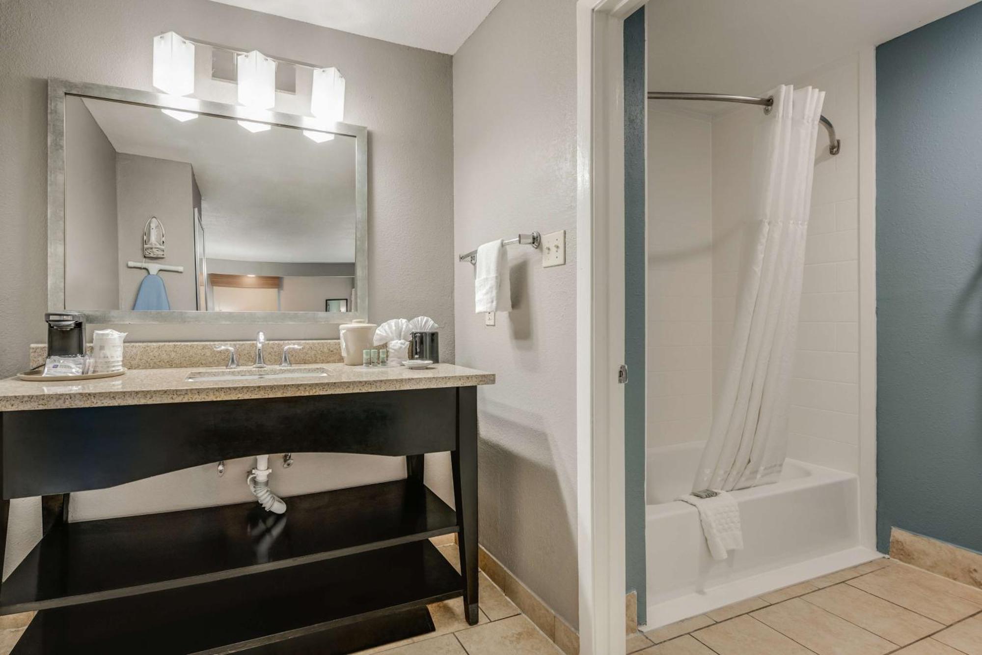 King Suite with Sofa Bed,1282165801:JPEG