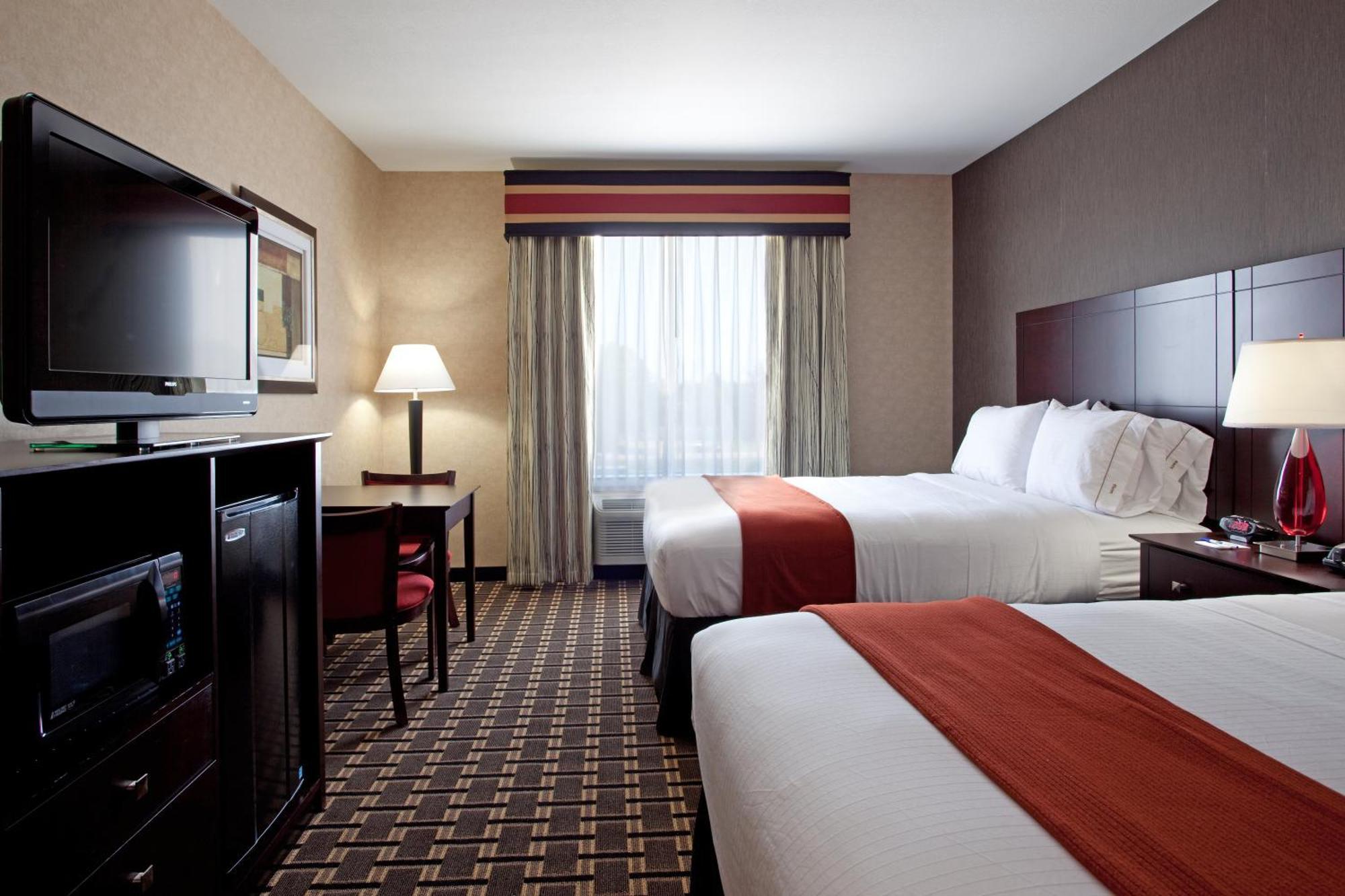 Standard Queen Room Two Queen Beds Communications Accessible