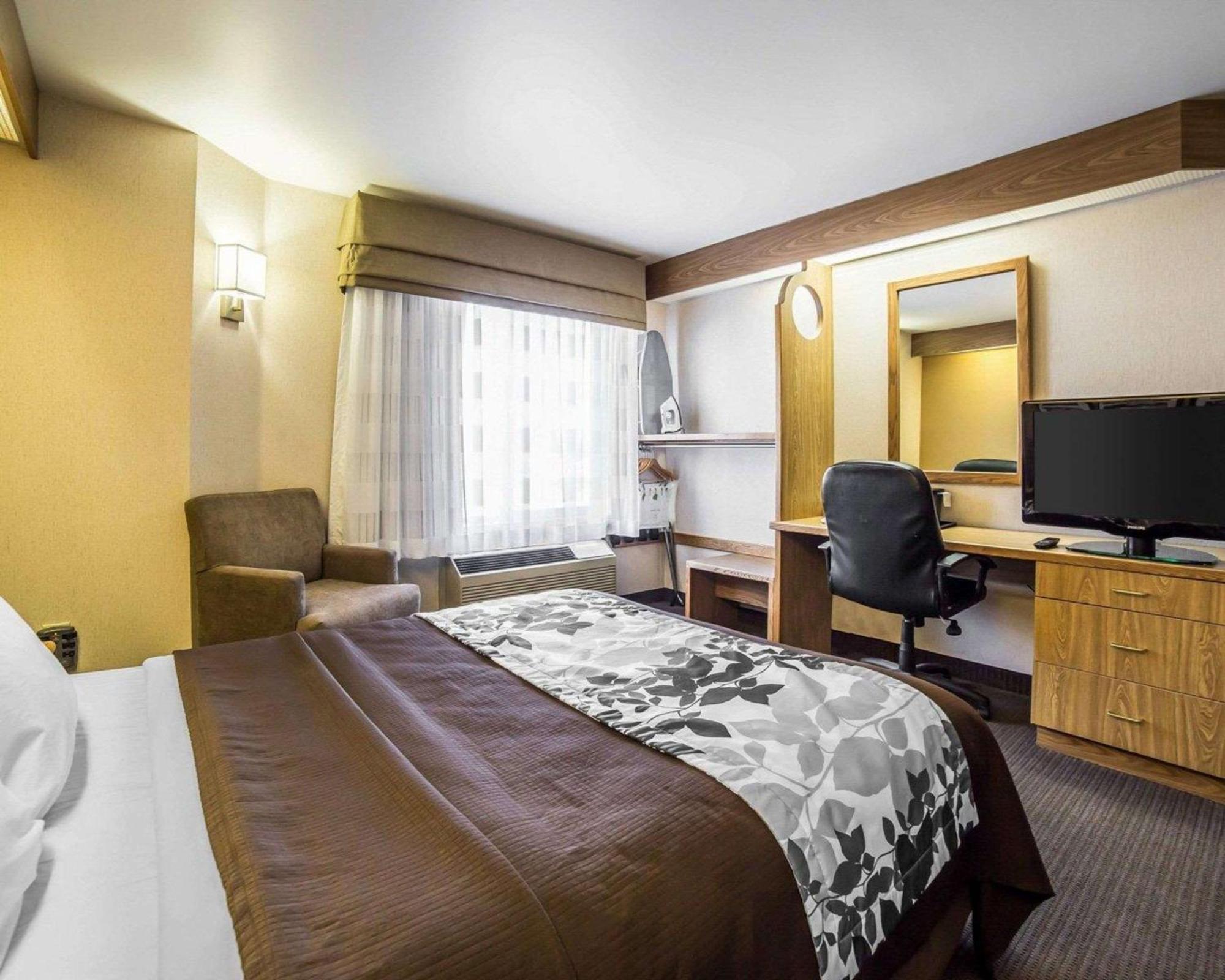 Queen Room Two Queen Beds Non-Smoking
