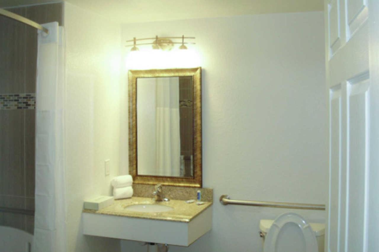 King Room - Non-Smoking,1588299860:JPEG