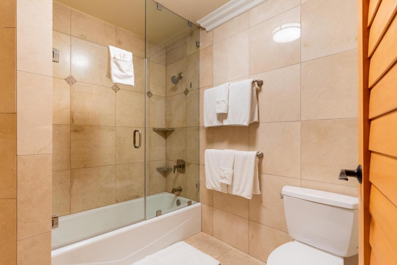 Junior Suite Queen con Vista Oceano Parziale