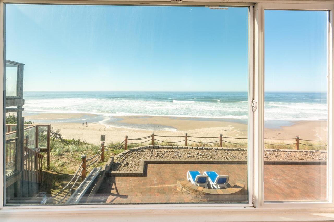 Queen Bed Ocean View Upper Floor