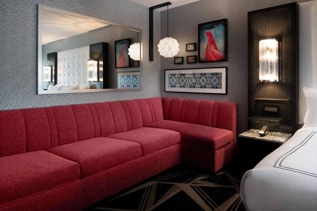 Zimmer mit Kingsize Bett