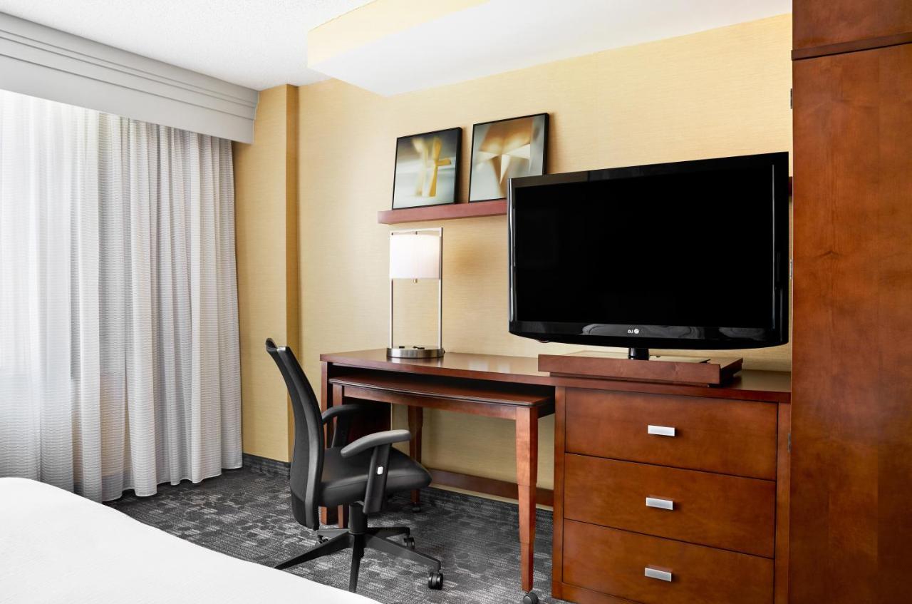 Habitación adaptada para personas con movilidad reducida/discapacidad auditiva y equipada con ducha accesible en silla de ruedas - 2 camas grandes