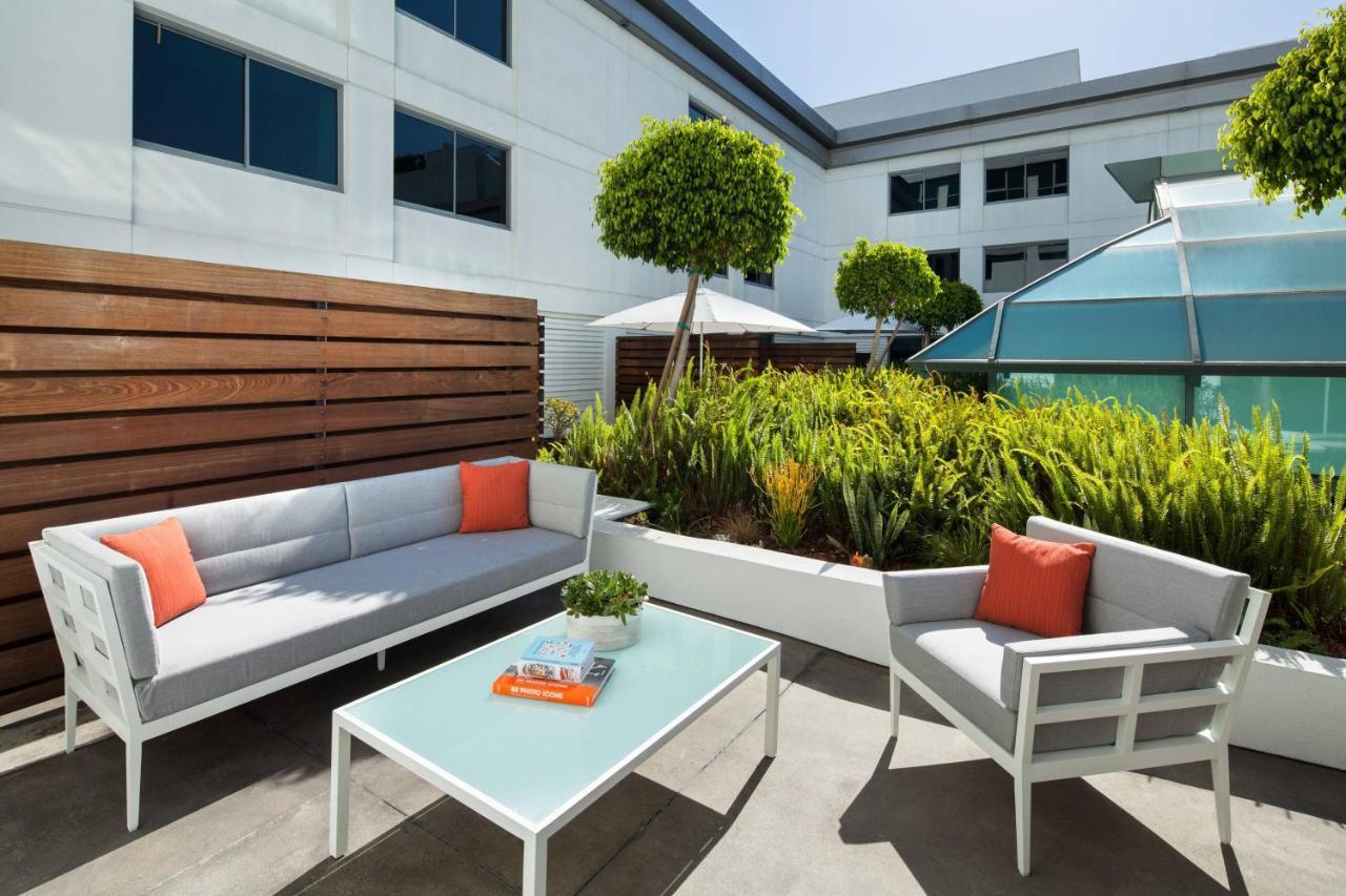 Quarto King com Terraço e Vista Jardim