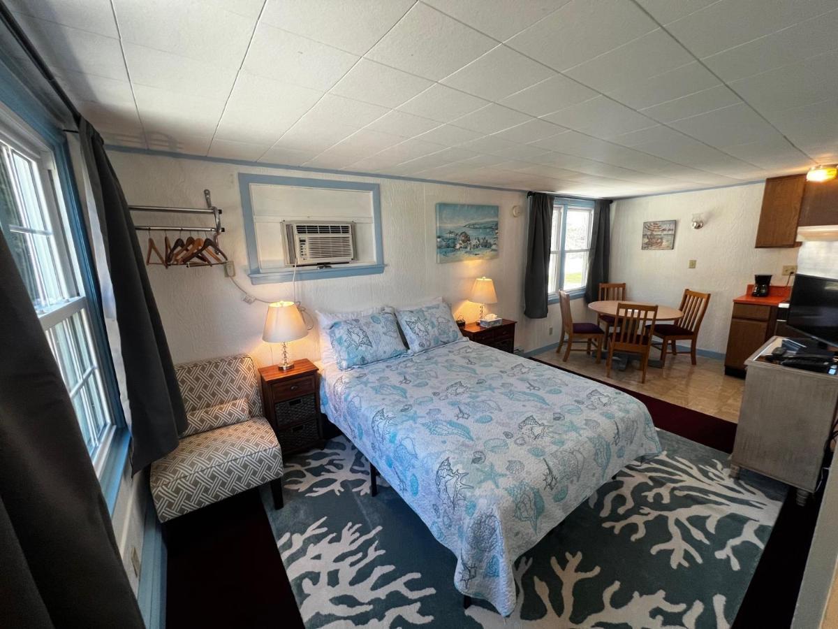 Two-Bedroom Unit w or Kitchenette