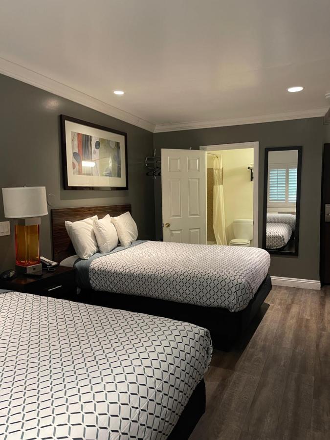 Queen Room Two Queen Beds Non-Smoking