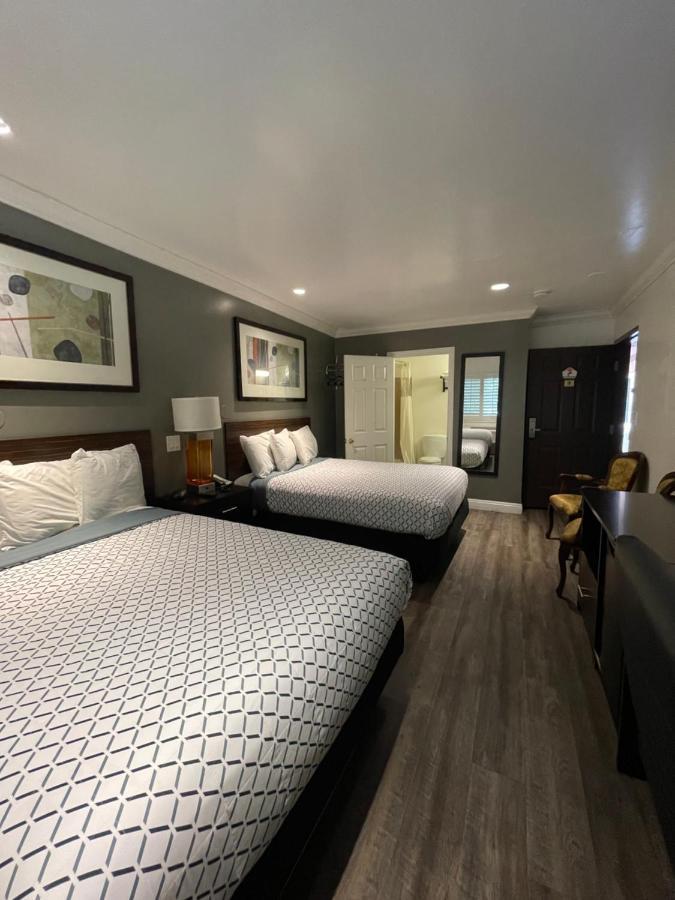 Queen Room Two Queen Beds Non-Smoking