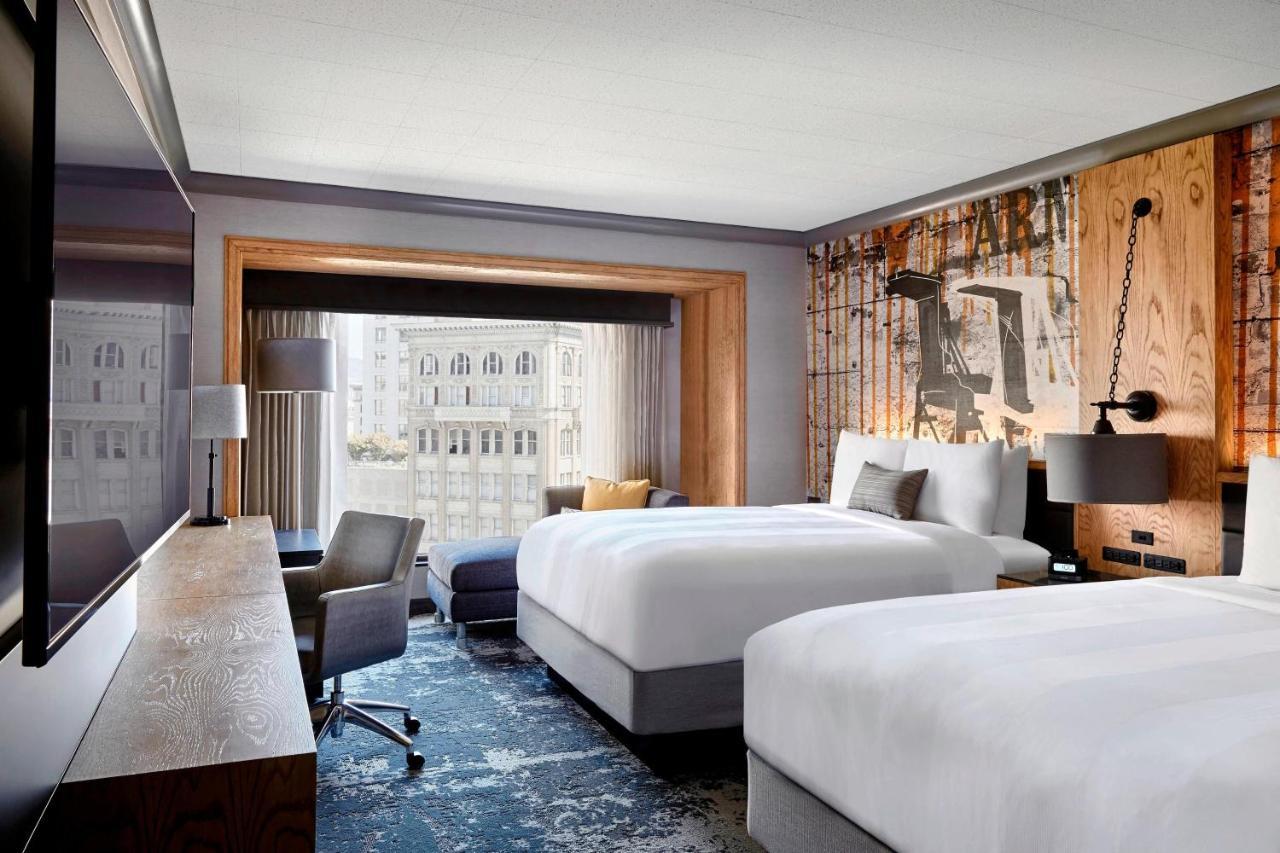 Zimmer mit Queensize-Bett und 2 Queensize-Betten