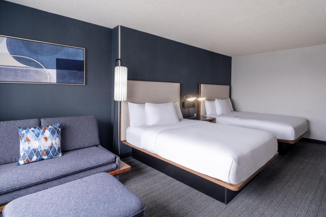 Queen Room Two Queen Beds Roll Shower Mobility Access