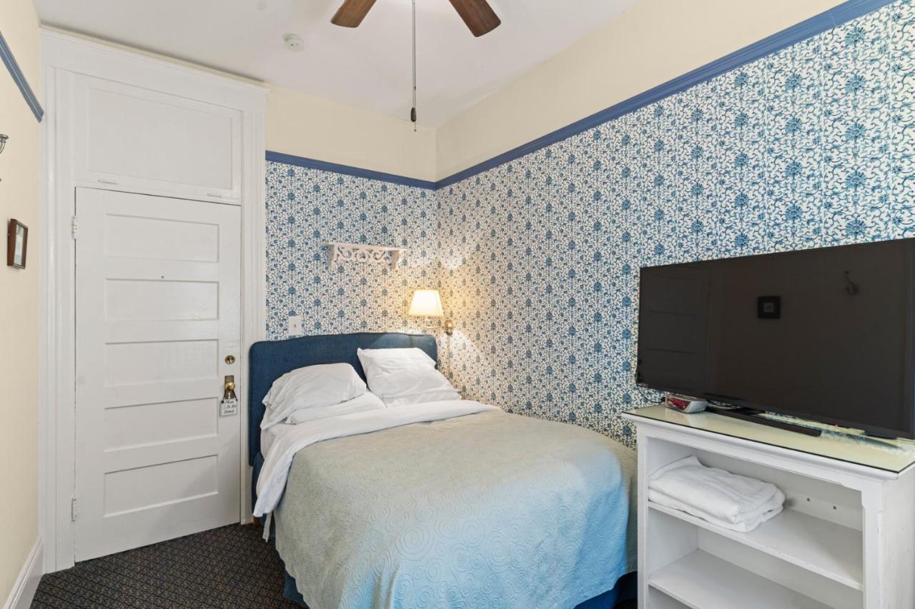 Quarto Duplo com Banheiro Compartilhado