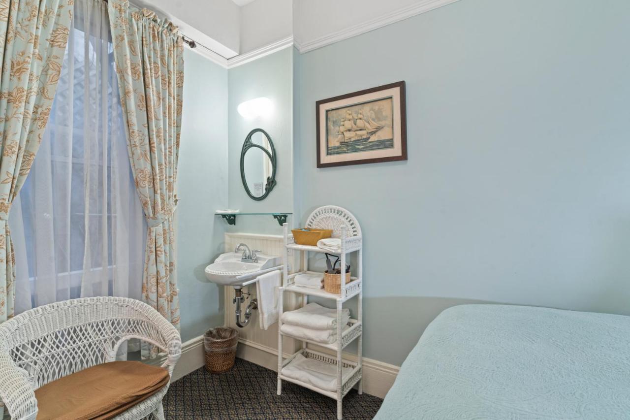 Quarto Duplo com Banheiro Compartilhado