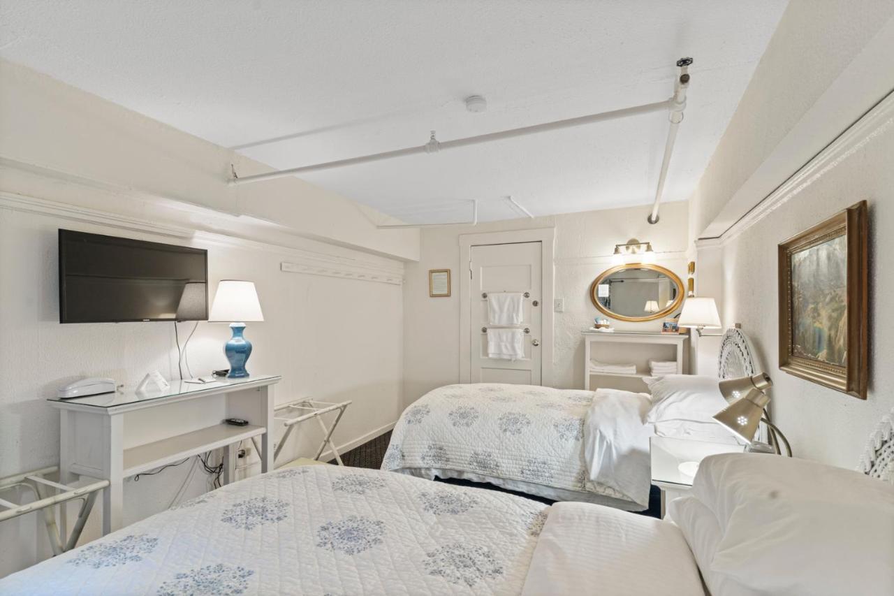 Quarto Quádruplo com Banheiro Compartilhado