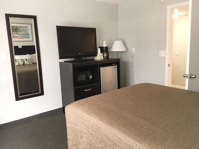 Non-Oceanfront Queen Room-Accessible,1403190476:JPEG
