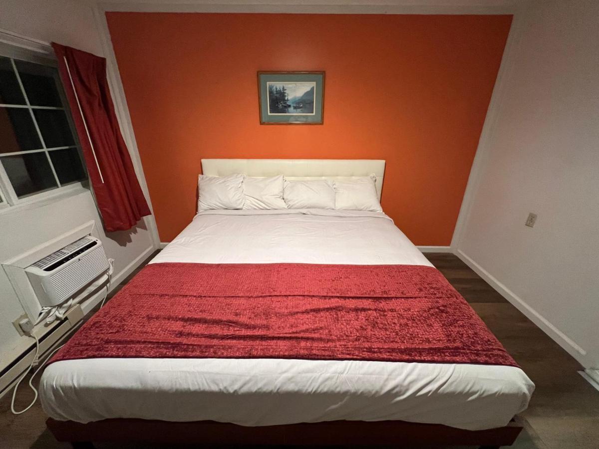 Habitación con cama extragrande.