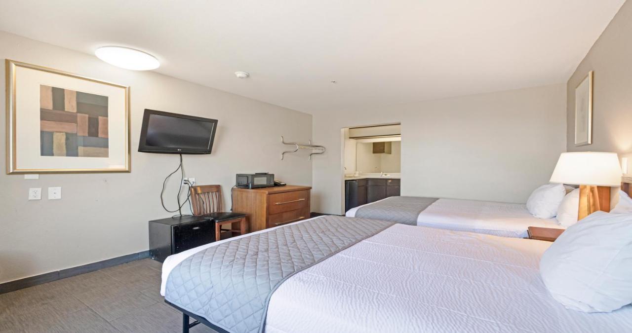Queen Room Two Queen Beds Non-Smoking