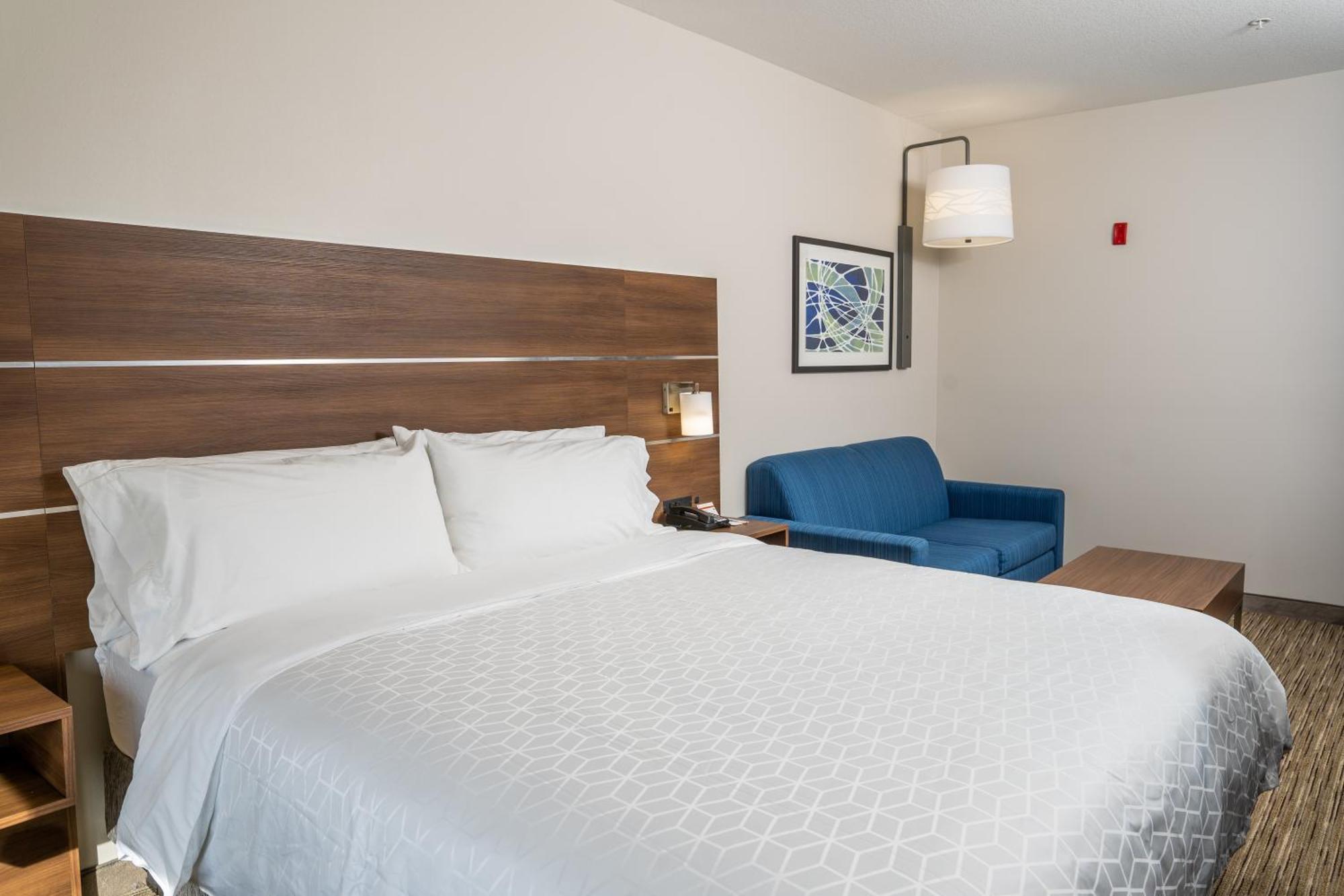 Standard Zimmer mit Kingsize-Bett und Schlafsofa