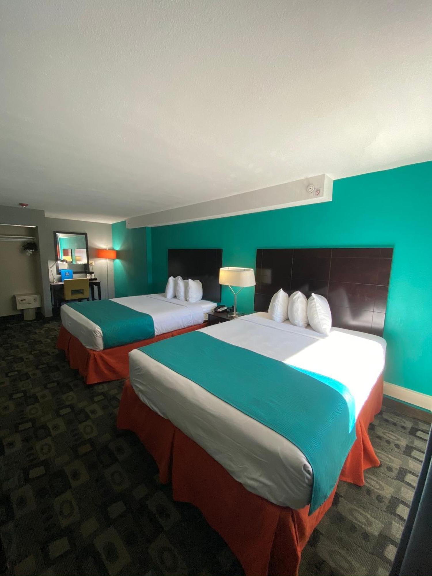 Queen Room Two Queen Beds Smoking