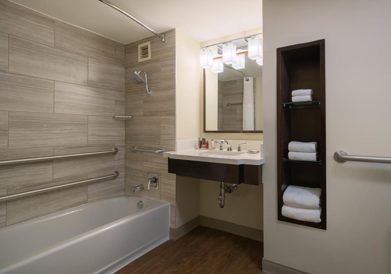 Queen Room Two Queen Beds Balcony Mobility Accessible Tub