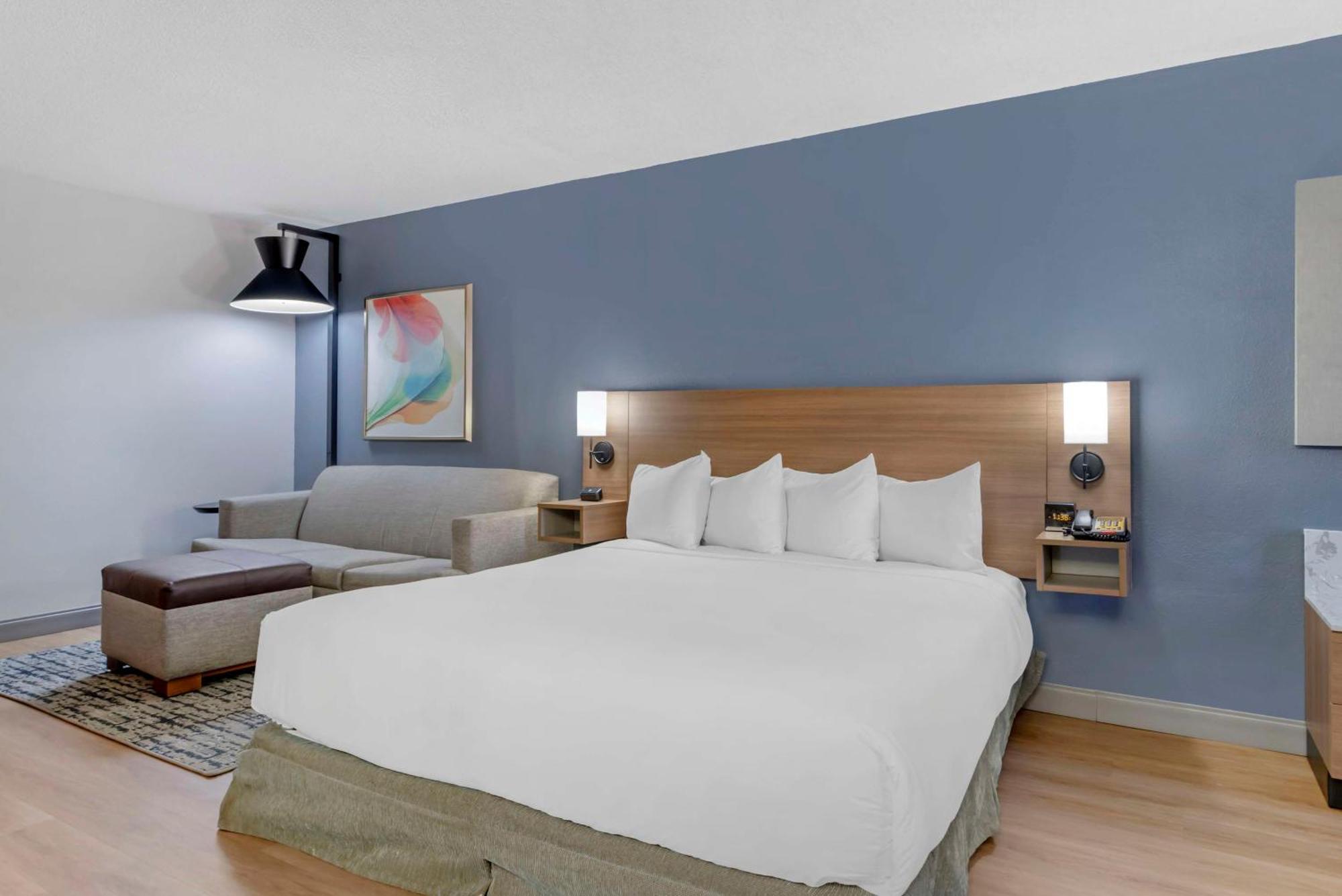 Habitación con cama extragrande y sofá cama - Planta superior