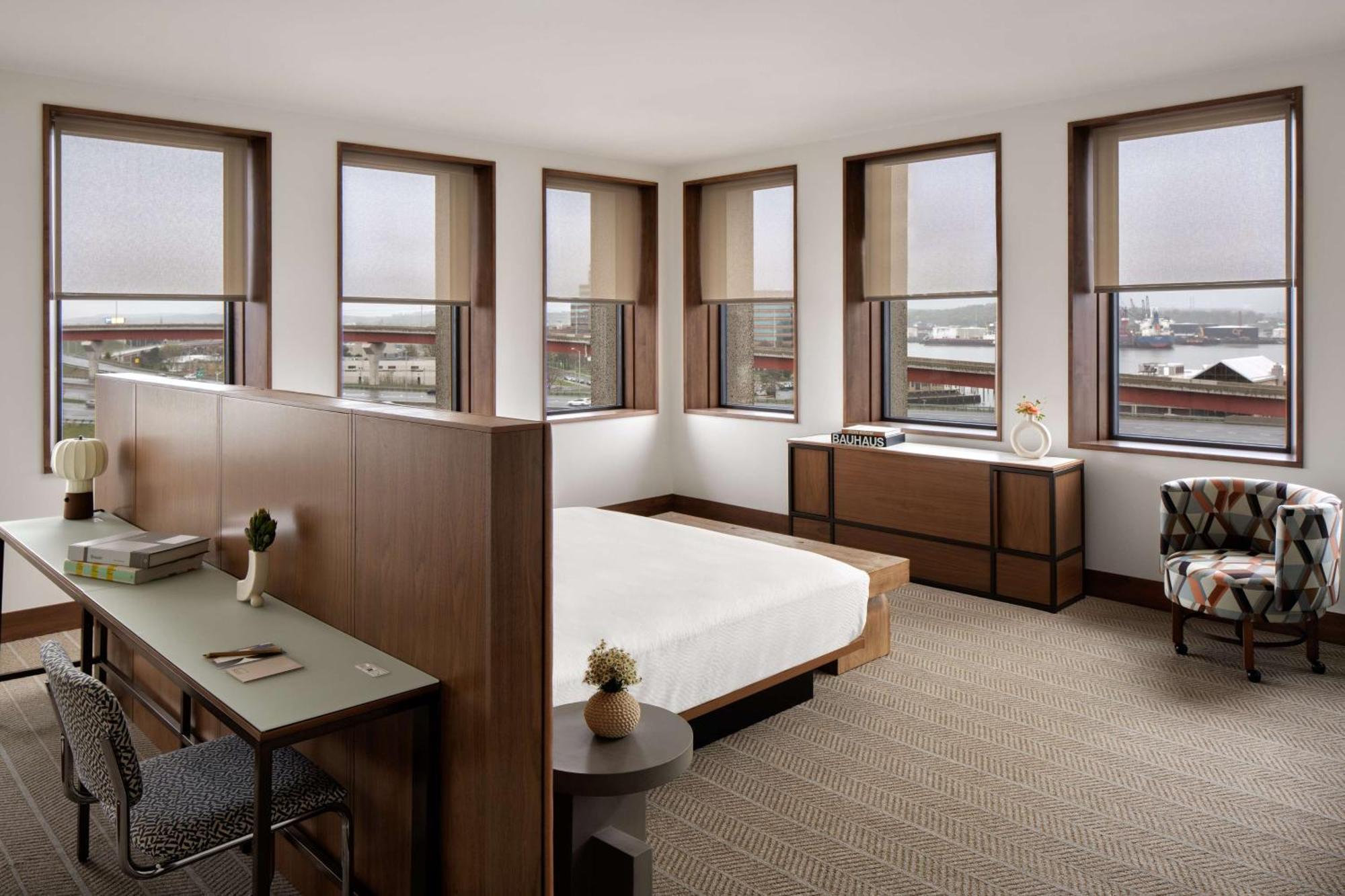 Corner King Room