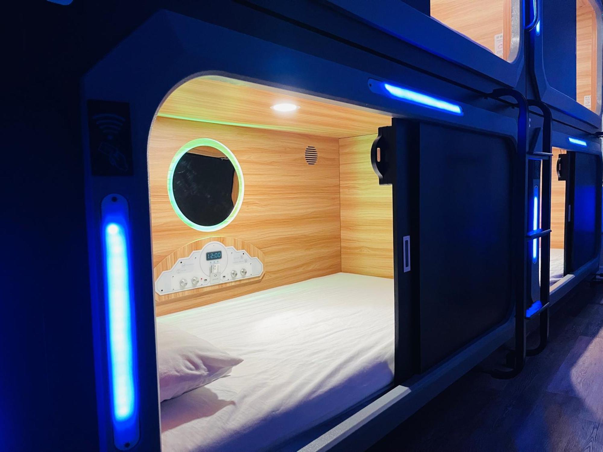 1 Bed in a 2 Bed Male Standard Pod